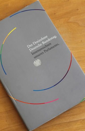 Cover for Der Dreizehnte Deutsche Bundestag. Innenansichten unseres Parlaments