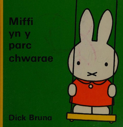 Cover for Miffy yn y parc chwarae