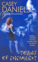 Cover for Tombs of Endearment (Pepper Martin Mysteries)